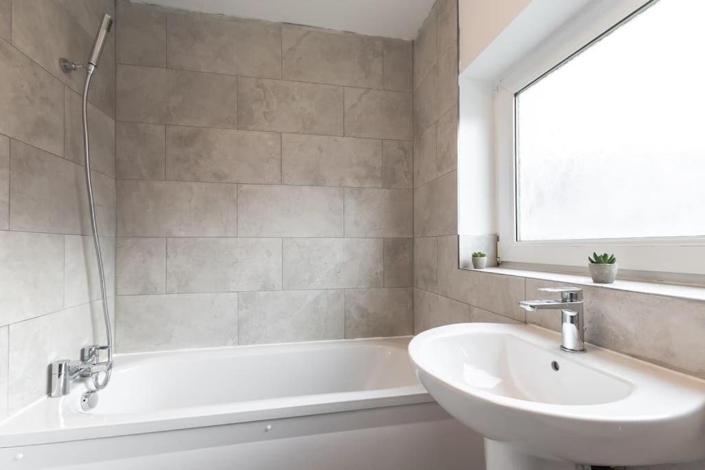 Beautiful 4 Bedroom House Reading Ngoại thất bức ảnh