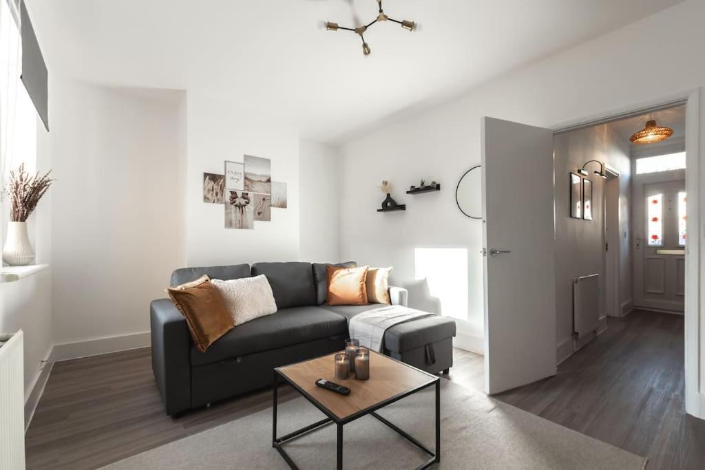 Beautiful 4 Bedroom House Reading Ngoại thất bức ảnh